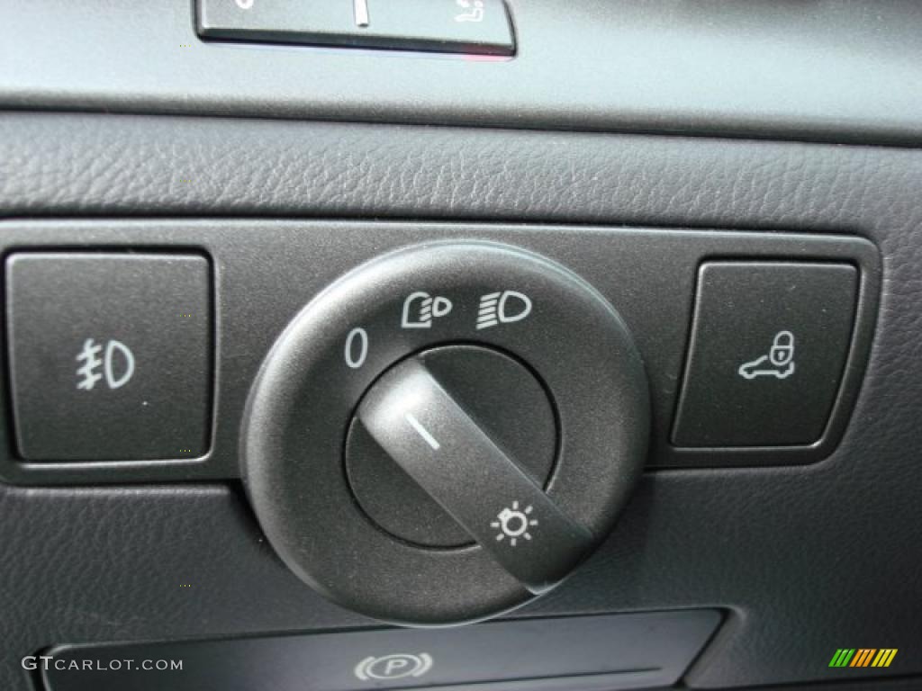 2004 Volkswagen Phaeton V8 4Motion Sedan Controls Photo #49072535