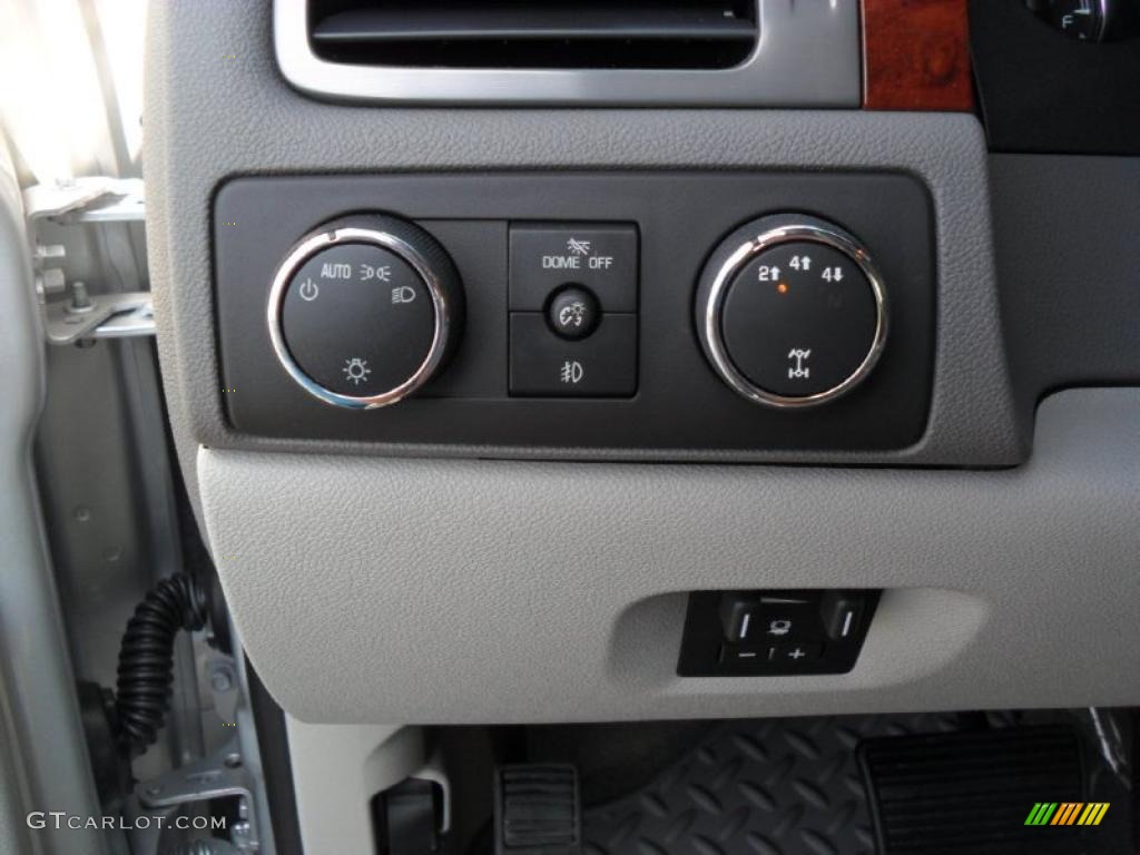 2011 Chevrolet Silverado 3500HD LTZ Crew Cab 4x4 Dually Controls Photo #49075763