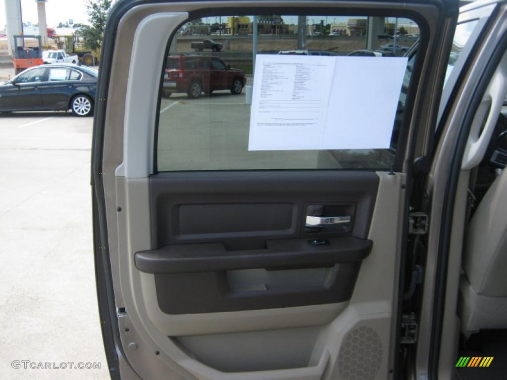 2010 Ram 1500 SLT Crew Cab - Austin Tan Pearl / Light Pebble Beige/Bark Brown photo #17