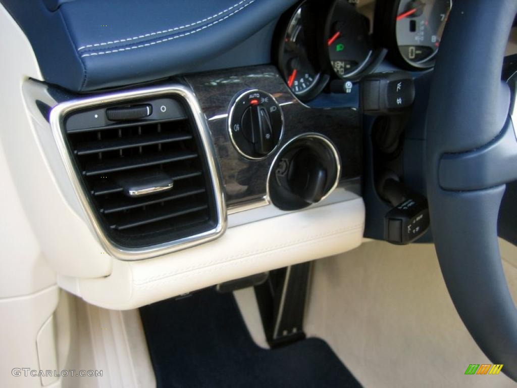 2010 Porsche Panamera 4S Controls Photo #49077602