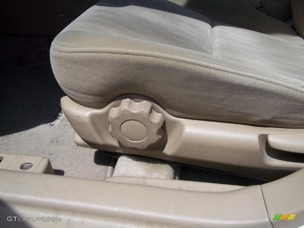 2004 Civic LX Sedan - Taffeta White / Ivory Beige photo #12