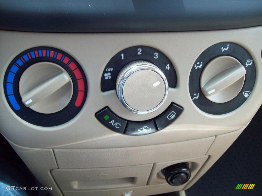 2011 Chevrolet Aveo Aveo5 LT Controls Photo #49078784