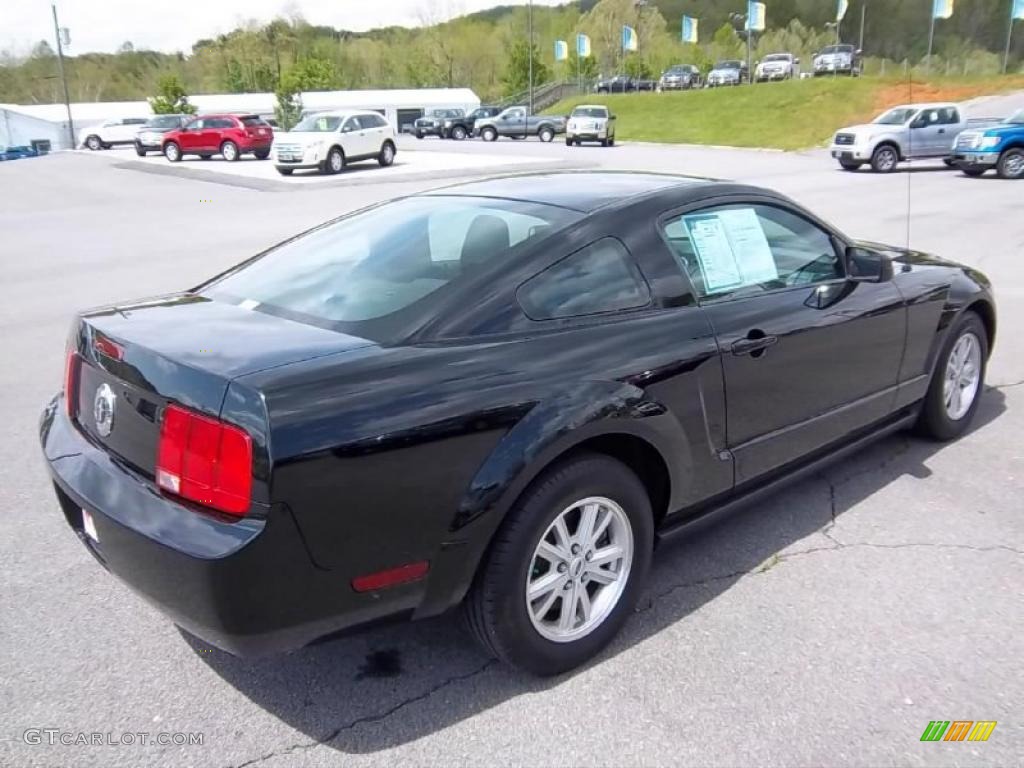 2007 Mustang V6 Deluxe Coupe - Black / Dark Charcoal photo #6