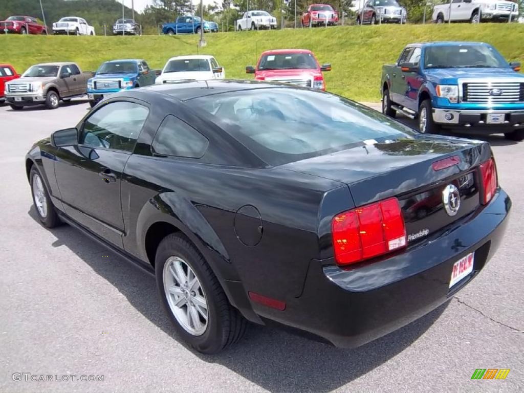 2007 Mustang V6 Deluxe Coupe - Black / Dark Charcoal photo #8