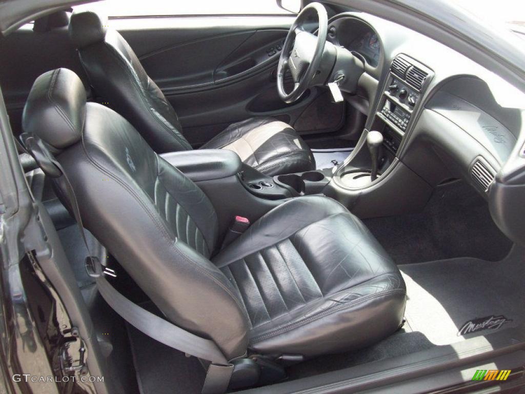 Dark Charcoal Interior 2000 Ford Mustang GT Coupe Photo #49081040