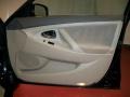 Black - Camry LE Photo No. 20
