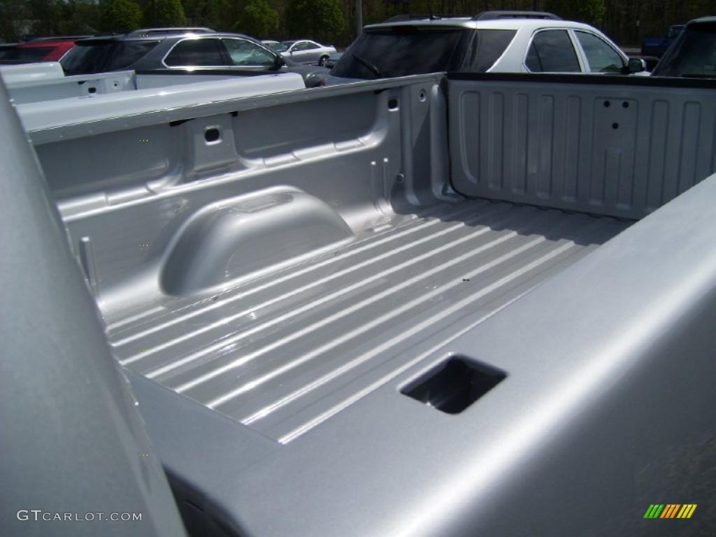 2011 Silverado 1500 Regular Cab 4x4 - Sheer Silver Metallic / Dark Titanium photo #3