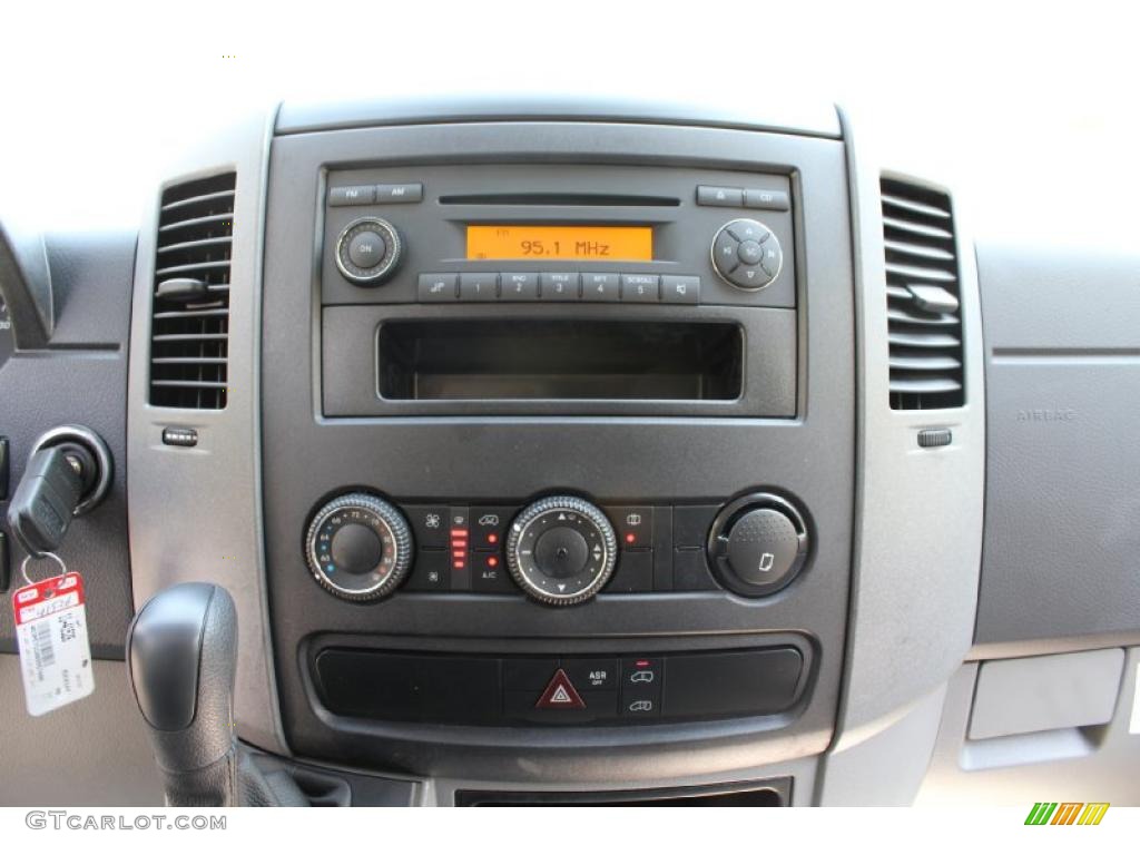 2011 Mercedes-Benz Sprinter 2500 Cargo Van Controls Photo #49089564