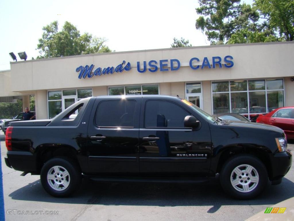 Black Chevrolet Avalanche