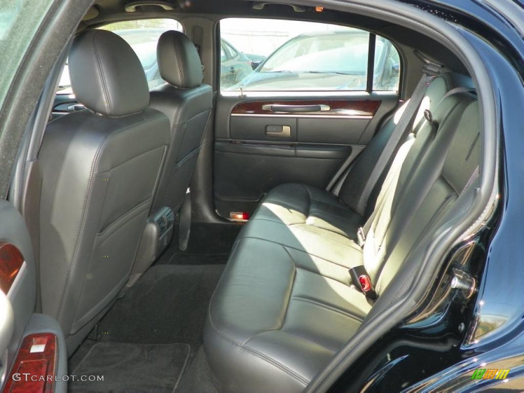 Black Interior 2010 Lincoln Town Car Signature Limited Photo #49095374