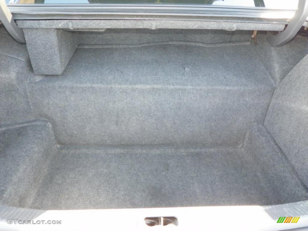 2010 Lincoln Town Car Signature Limited Trunk Photo #49095389