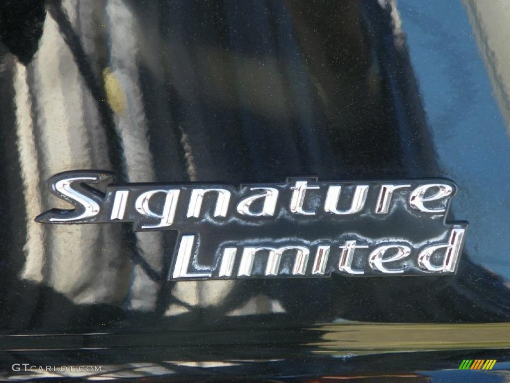 2010 Lincoln Town Car Signature Limited Marks and Logos Photo #49095434