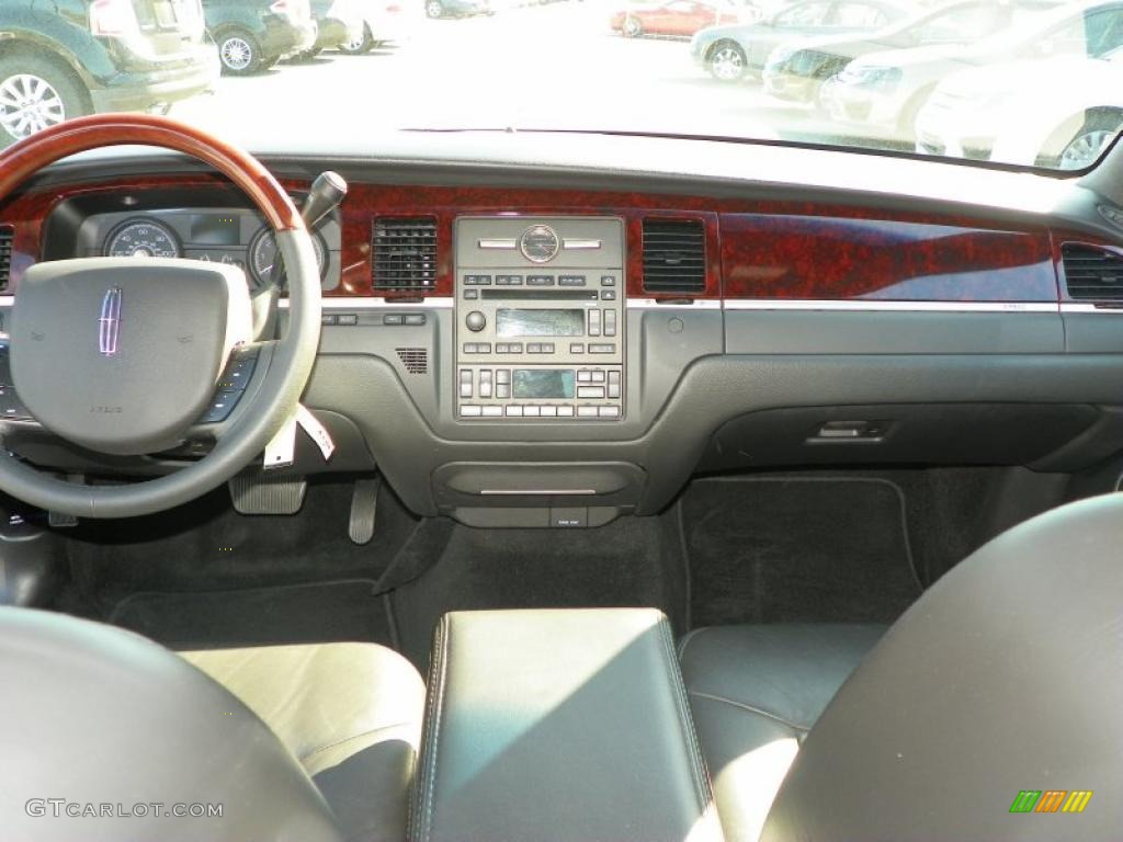 2010 Lincoln Town Car Signature Limited Black Dashboard Photo #49095533