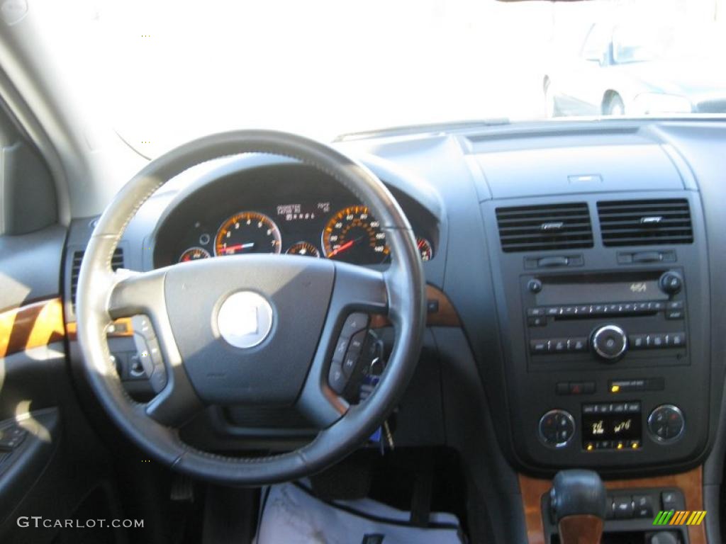 2009 Saturn Outlook XR AWD Dashboard Photos