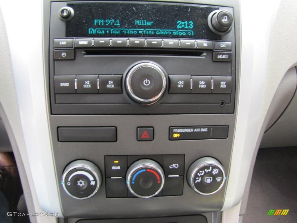 2010 Chevrolet Traverse LS AWD Controls Photo #49101755