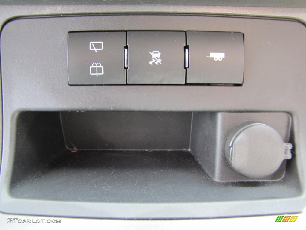 2010 Chevrolet Traverse LS AWD Controls Photos