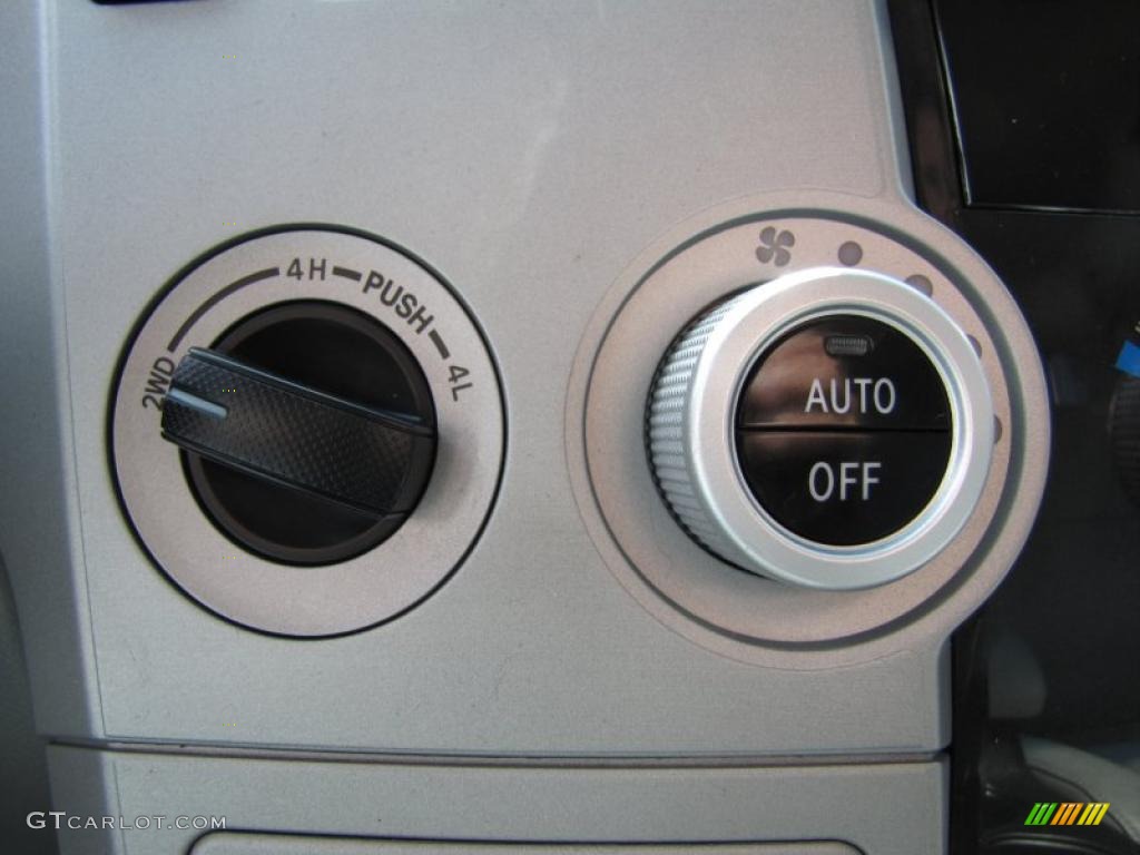 2009 Toyota Sequoia SR5 4x4 Controls Photos