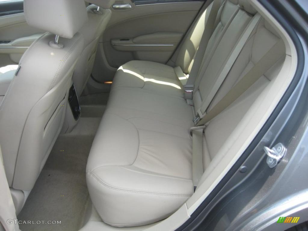 Black/Light Frost Beige Interior 2011 Chrysler 300 Limited Photo #49104449