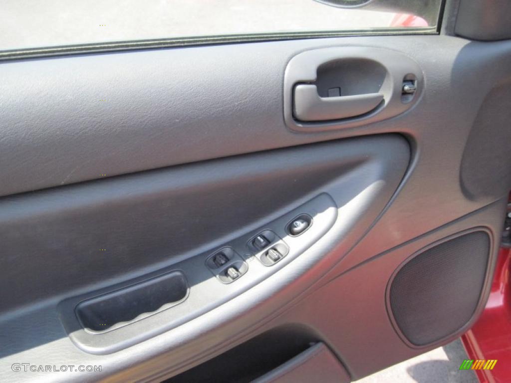 2004 Sebring LX Sedan - Inferno Red Pearl / Dark Slate Gray photo #11