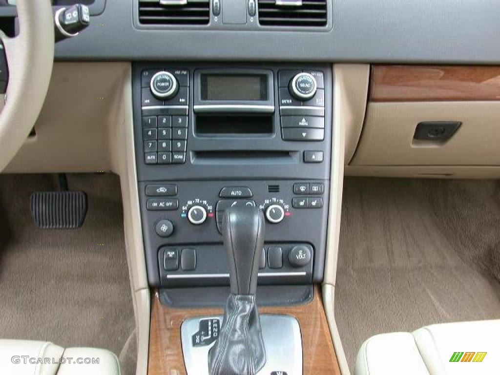 2007 Volvo XC90 3.2 AWD Controls Photo #49113989