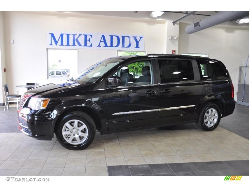 2011 Town & Country Touring - Brilliant Black Crystal Pearl / Black/Light Graystone photo #1