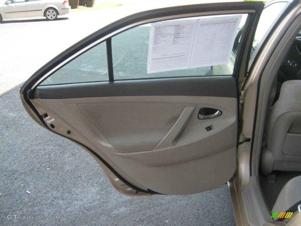 2010 Camry LE - Sandy Beach Metallic / Bisque photo #18