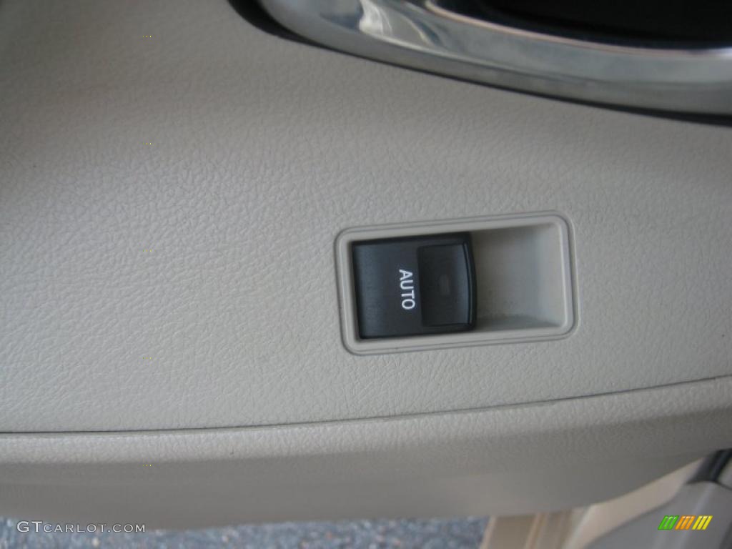 2010 Camry LE - Sandy Beach Metallic / Bisque photo #19