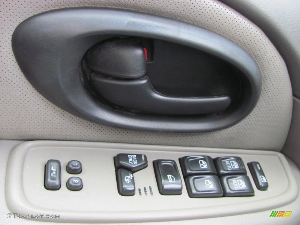 2003 Oldsmobile Bravada AWD Controls Photo #49118732