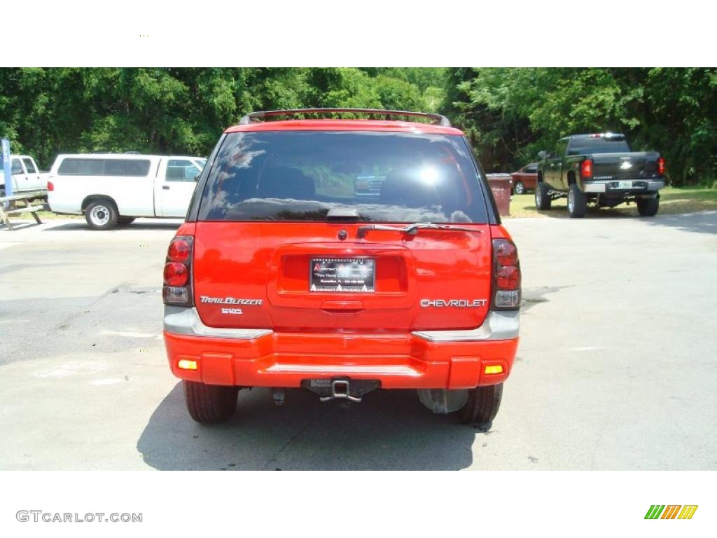 2002 TrailBlazer LS - Victory Red / Medium Oak photo #4