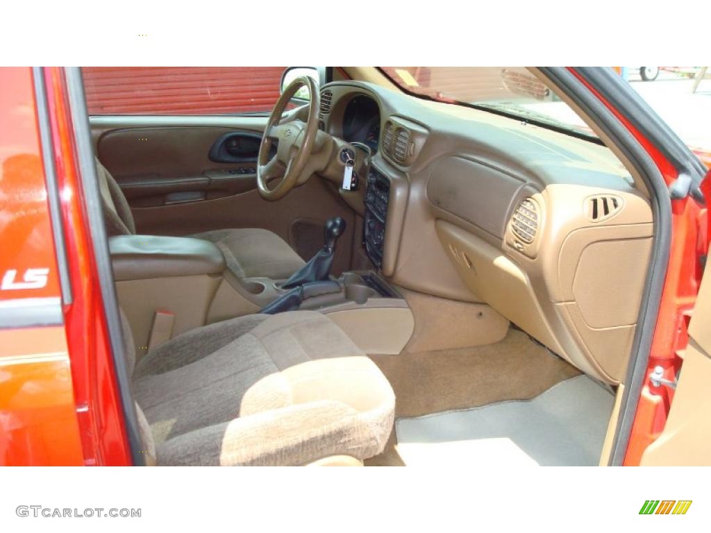 2002 TrailBlazer LS - Victory Red / Medium Oak photo #9