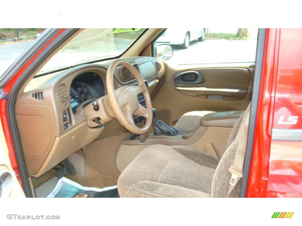 2002 TrailBlazer LS - Victory Red / Medium Oak photo #10