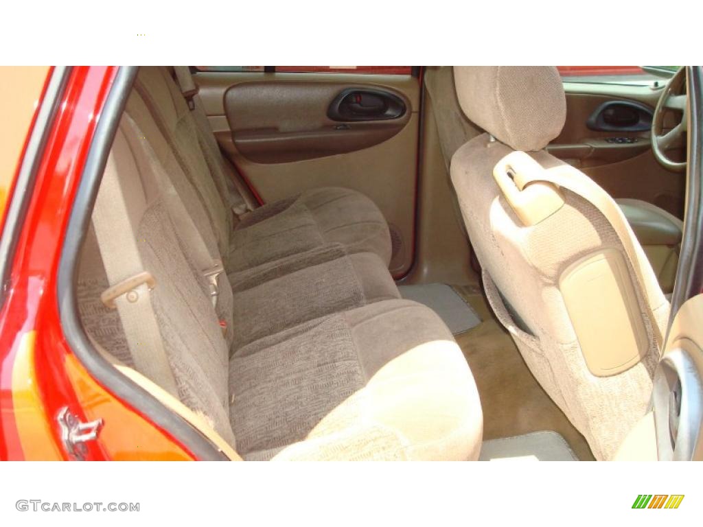 2002 TrailBlazer LS - Victory Red / Medium Oak photo #17
