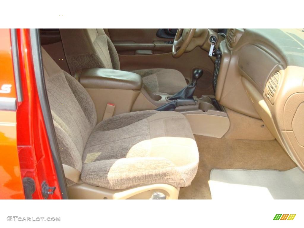 2002 TrailBlazer LS - Victory Red / Medium Oak photo #19