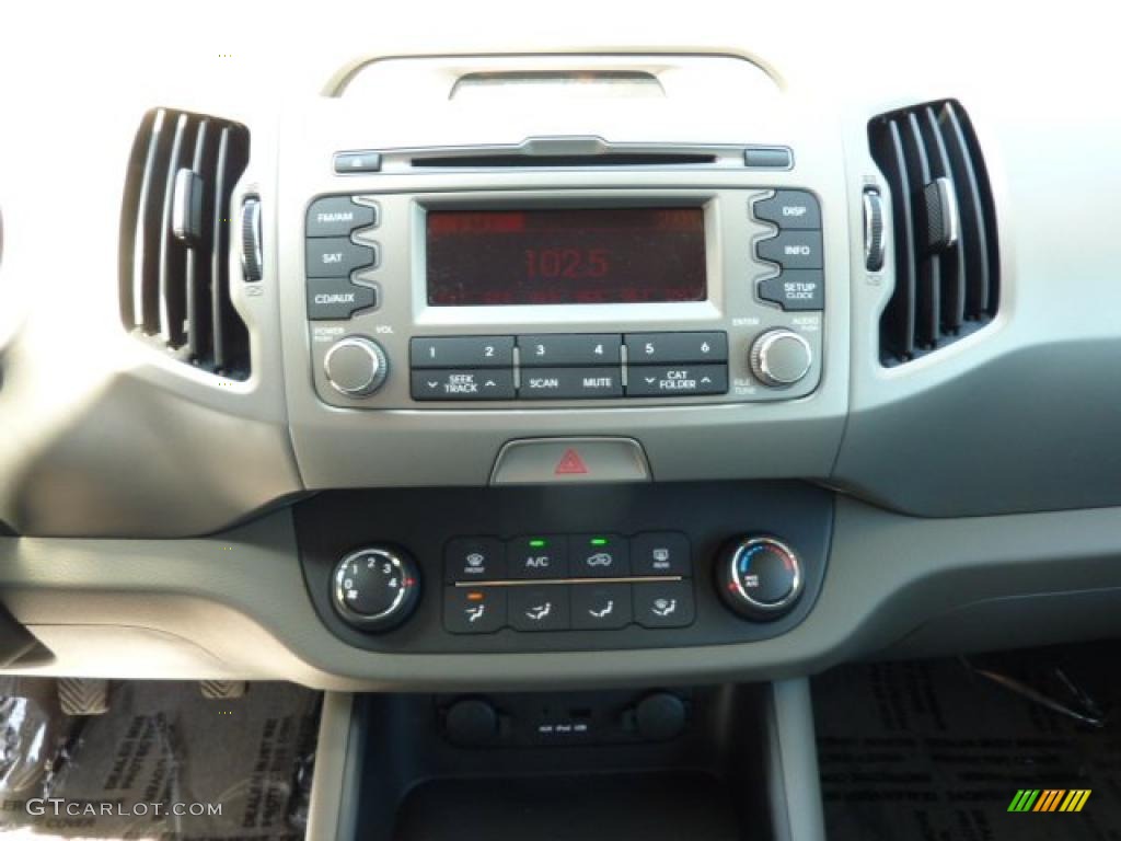 2011 Kia Sportage Standard Sportage Model Controls Photo #49120786