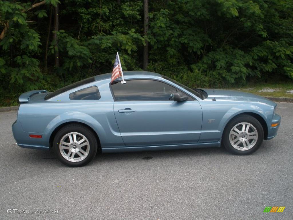 2006 Mustang GT Premium Coupe - Windveil Blue Metallic / Dark Charcoal photo #2