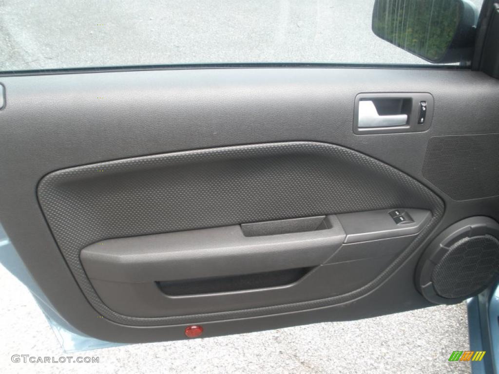 2006 Ford Mustang GT Premium Coupe Dark Charcoal Door Panel Photo #49121843