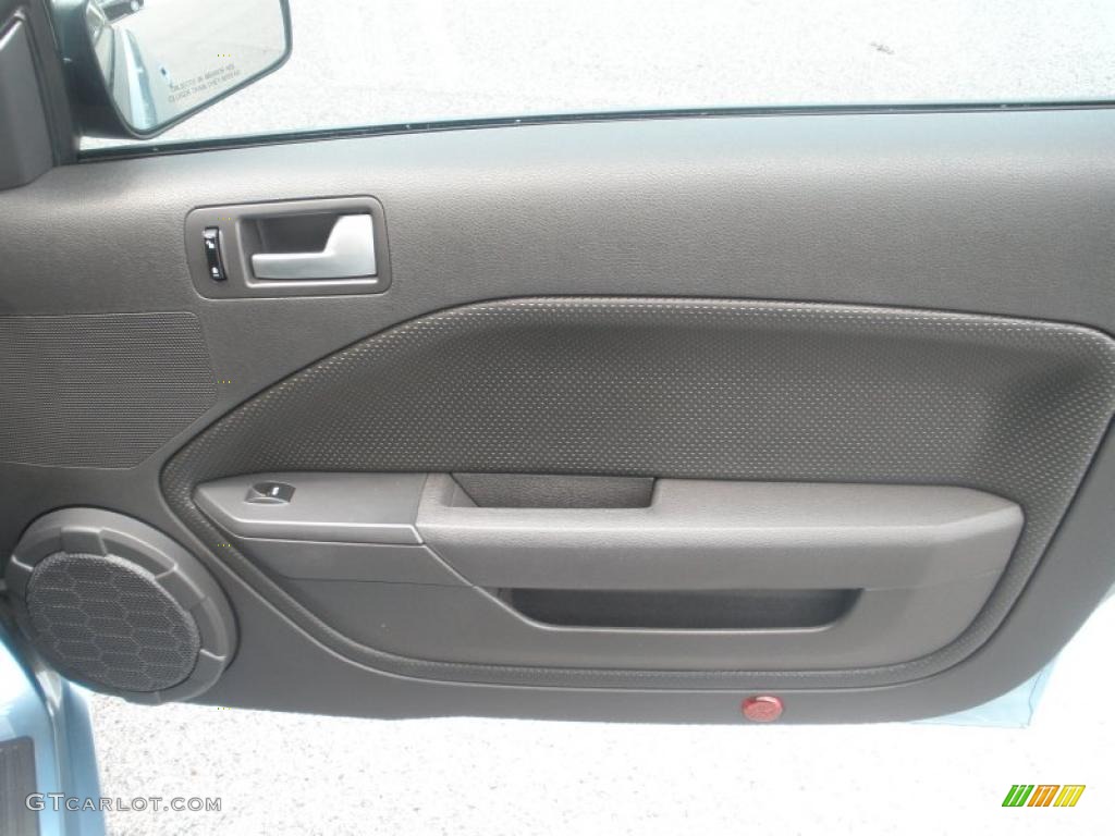 2006 Ford Mustang GT Premium Coupe Dark Charcoal Door Panel Photo #49121870