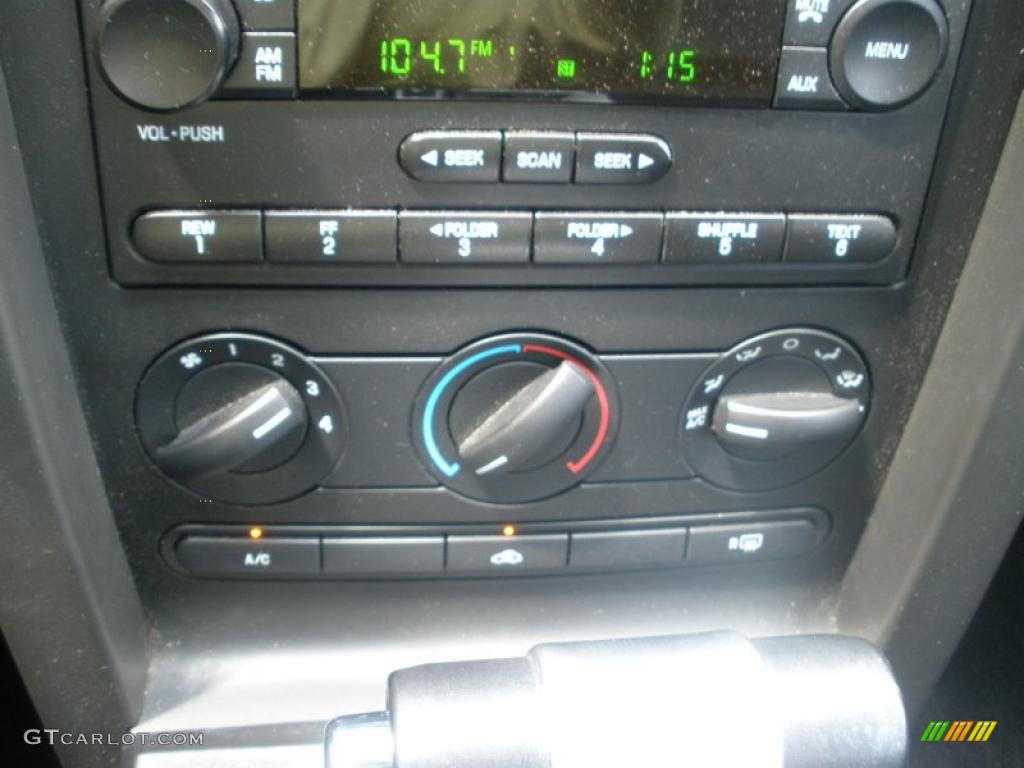2006 Ford Mustang GT Premium Coupe Controls Photo #49121924