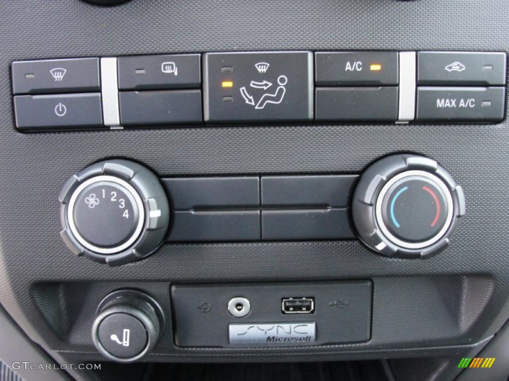 2011 Ford F150 XLT SuperCab Controls Photo #49121990