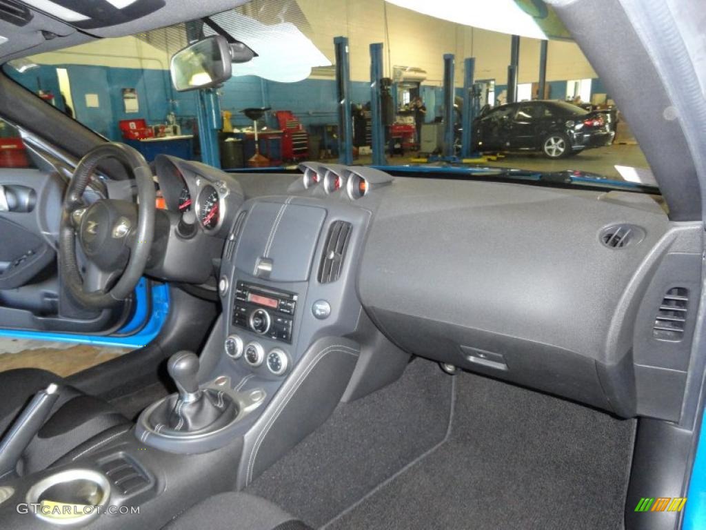 2009 Nissan 370Z Coupe Black Cloth Dashboard Photo #49122266