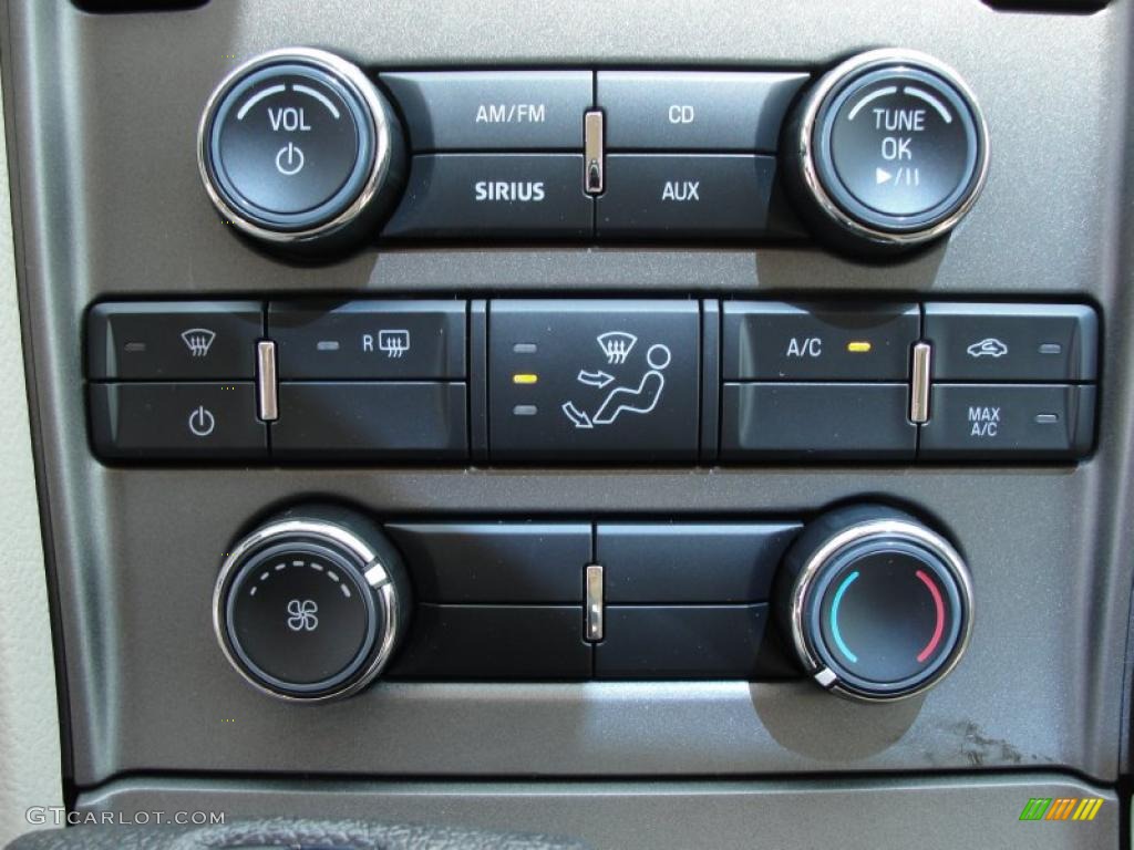 2011 Ford Taurus SE Controls Photo #49122542