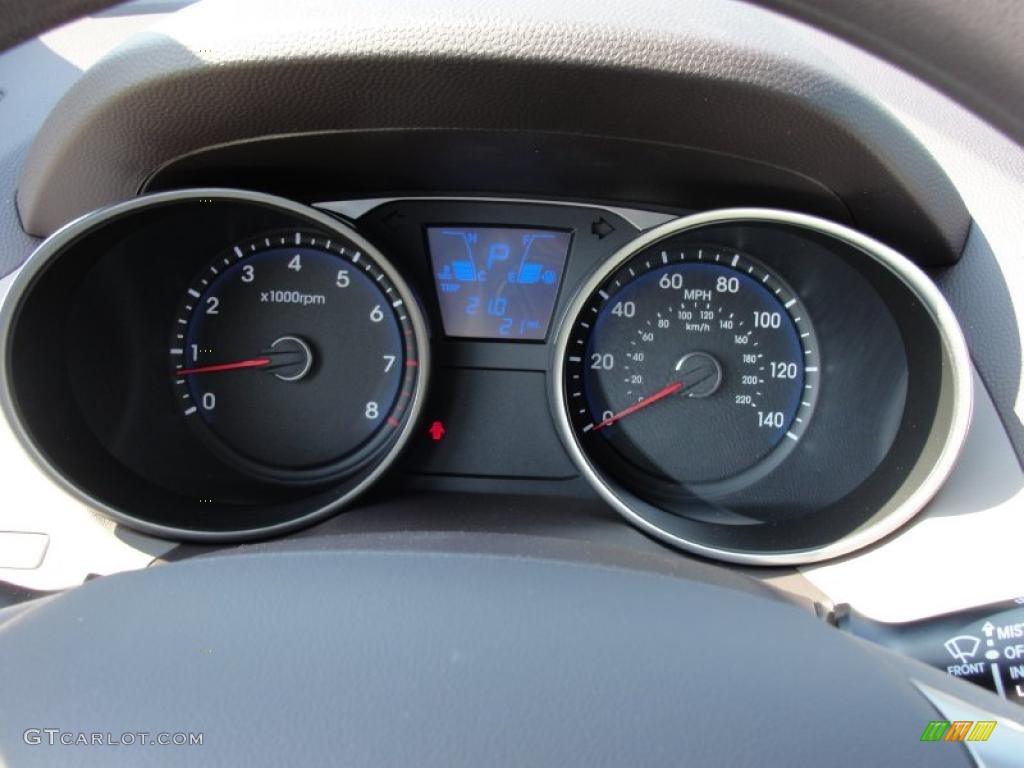 2011 Hyundai Tucson GL Gauges Photo #49125393