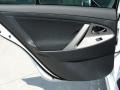 Super White - Camry SE Photo No. 21