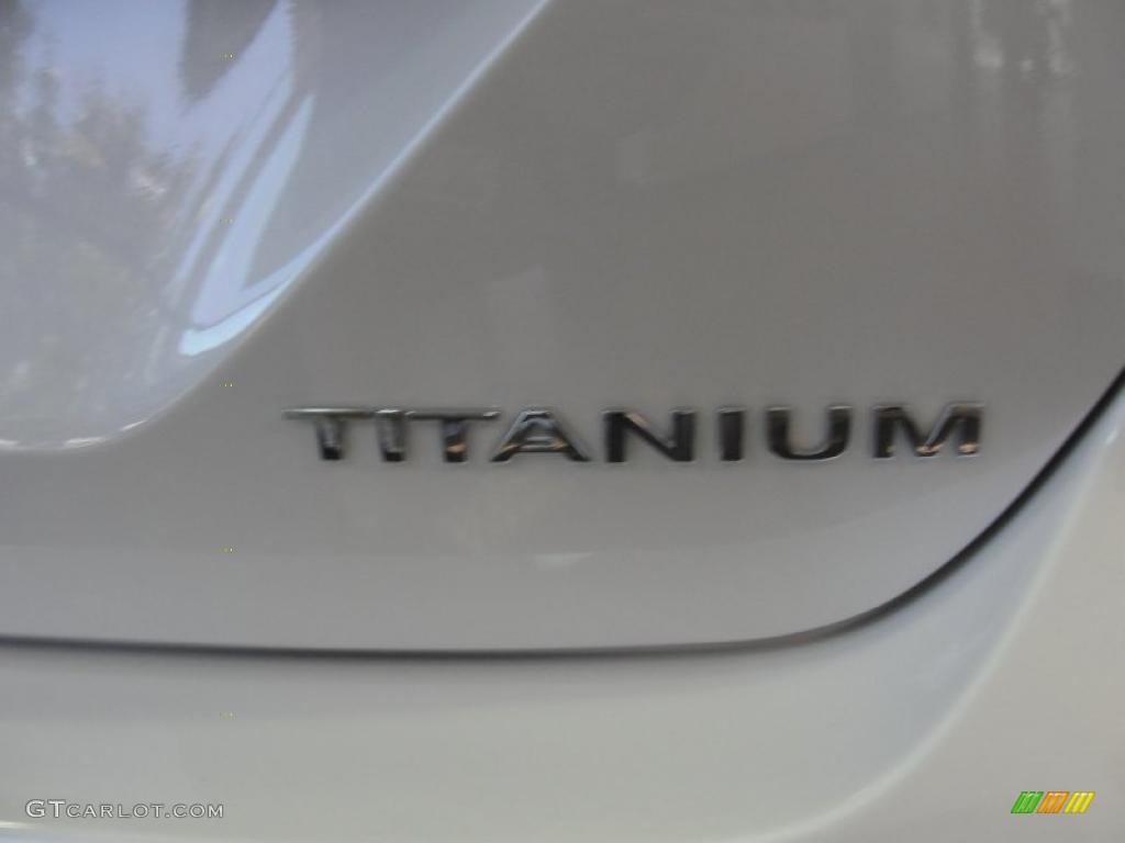 2012 Focus Titanium 5-Door - White Platinum Tricoat Metallic / Charcoal Black photo #6