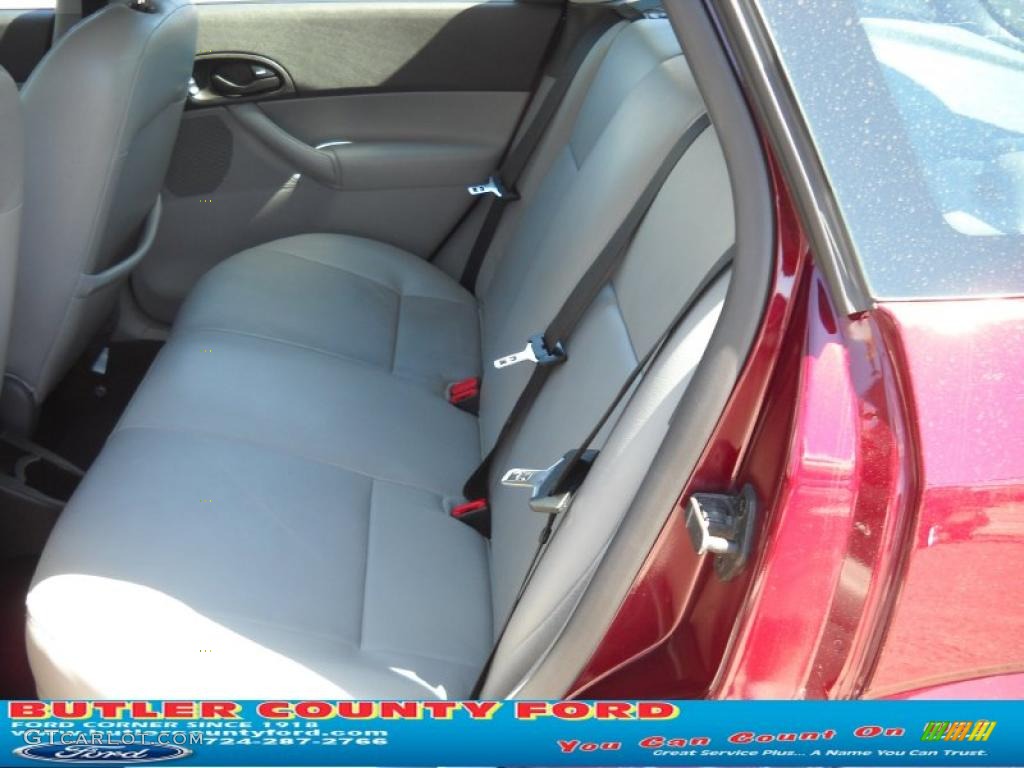 2007 Focus ZX5 SE Hatchback - Dark Toreador Red Metallic / Charcoal/Light Flint photo #12