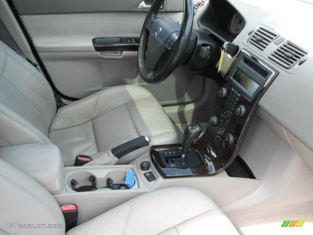 Taupe/Light Taupe Interior 2005 Volvo S40 2.4i Photo #49127420