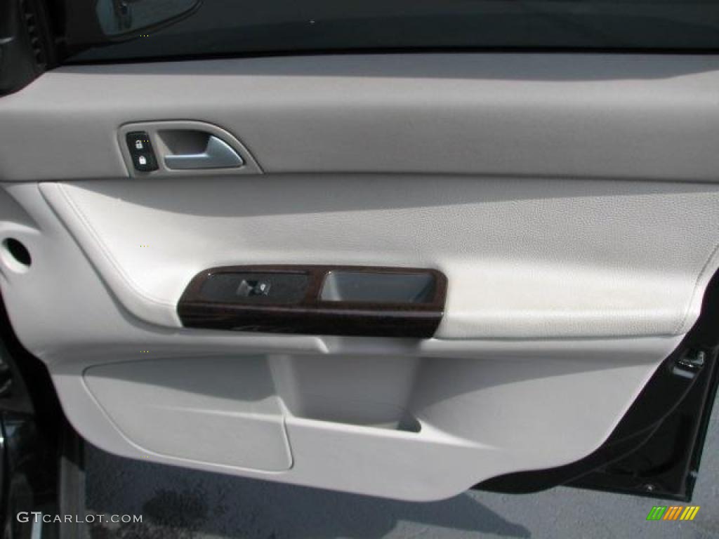 2005 Volvo S40 2.4i Taupe/Light Taupe Door Panel Photo #49127447