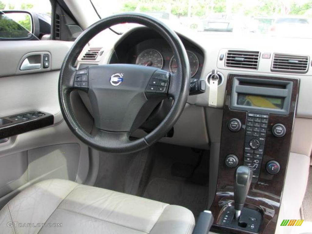 2005 Volvo S40 2.4i Taupe/Light Taupe Dashboard Photo #49127492