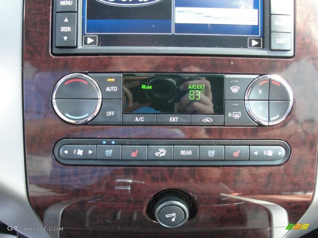 2010 Ford Expedition King Ranch Controls Photo #49129154