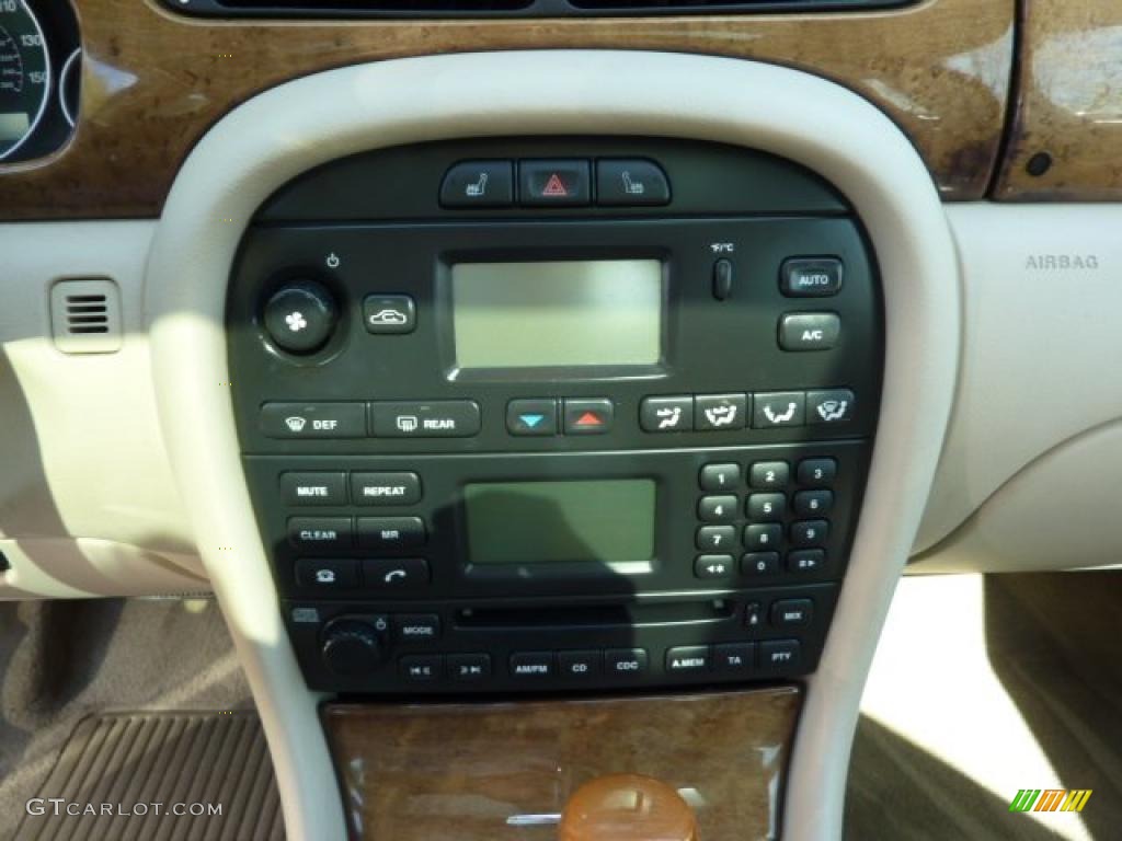 2002 Jaguar X-Type 2.5 Controls Photo #49129869